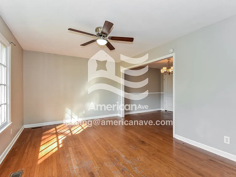 46486_003_living_room_14168870.jpg