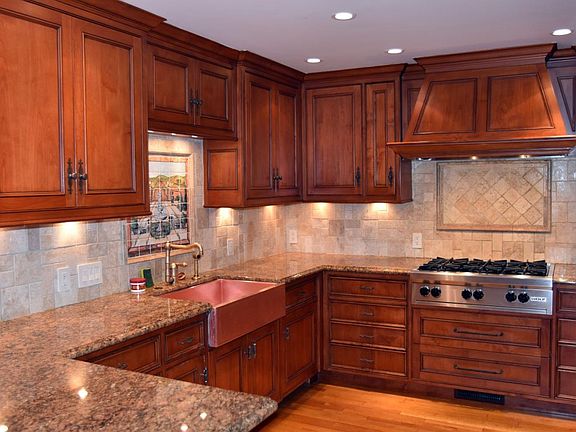 2nd image of 612 Sand Hill Cir