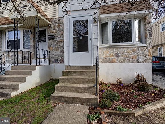 3rd image of 107 W Cooke Ave
