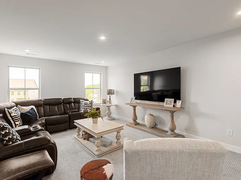7122 Sky Meadow Dr — Photo 24