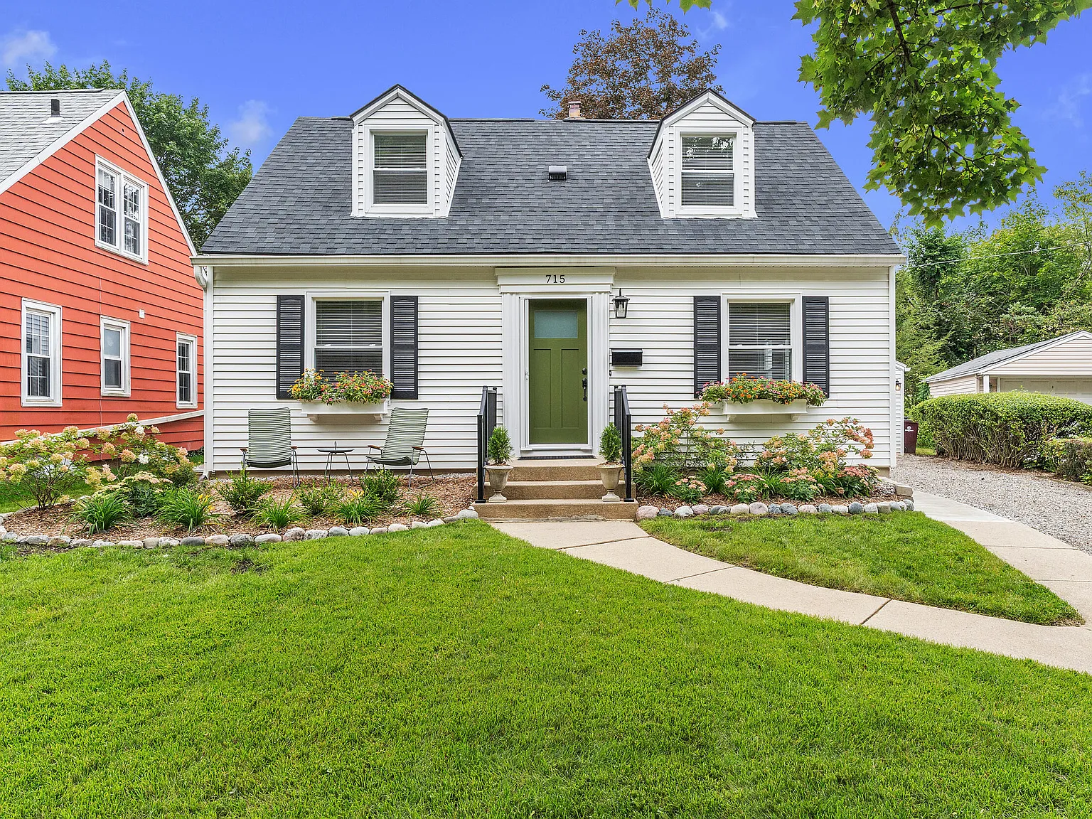 3 bed, 2.0 bath, 1360 sqft, $3,400 — Photo 1