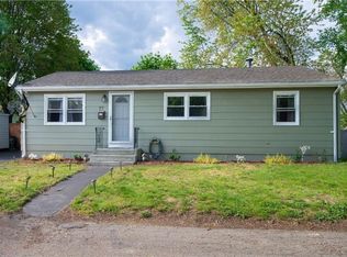77 Middle St, Riverside, RI 02915