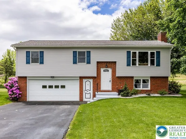137 Fairview Dr, Lewisburg, PA 17837