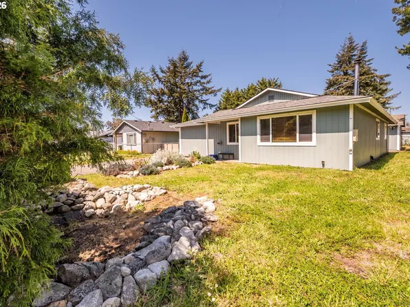 1135 1st St NE, Bandon, OR 97411