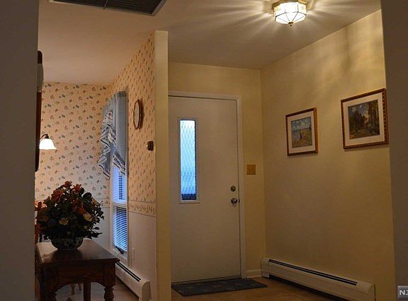 3rd image of 600B Sugarbush Ct