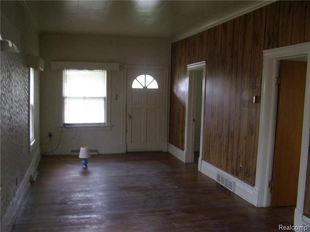 2nd image of 2627 Wright St