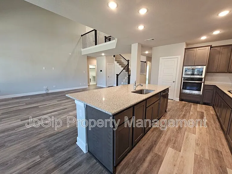 1740 Jamestown Dr — Photo 40