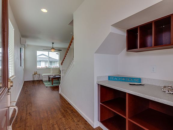 3rd image of 1101 Kukulu St Unit 36