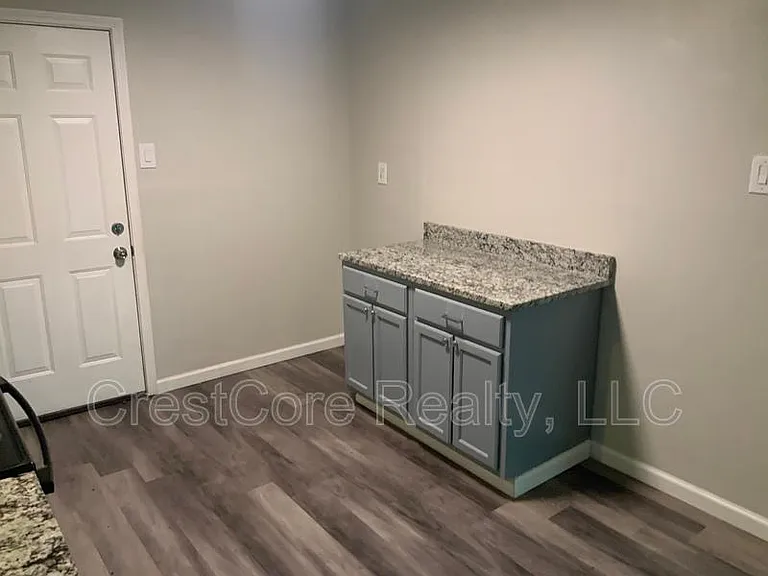 842 Pendleton St — Photo 5