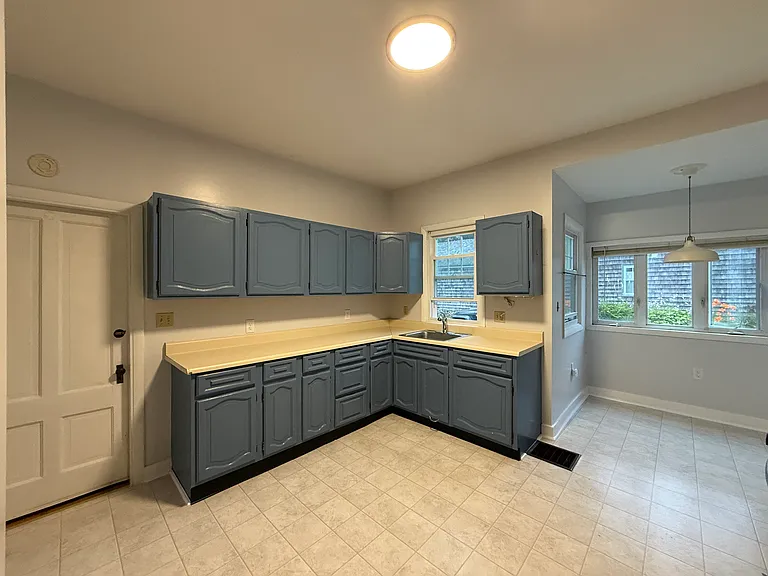 42 Pillsbury St #1 — Photo 2