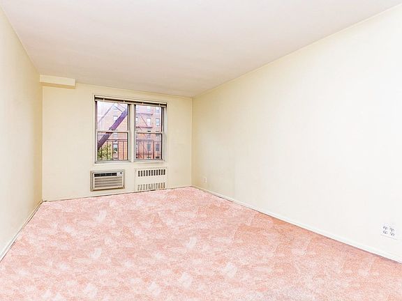 5th image of 3901 Independence Ave APT 4S