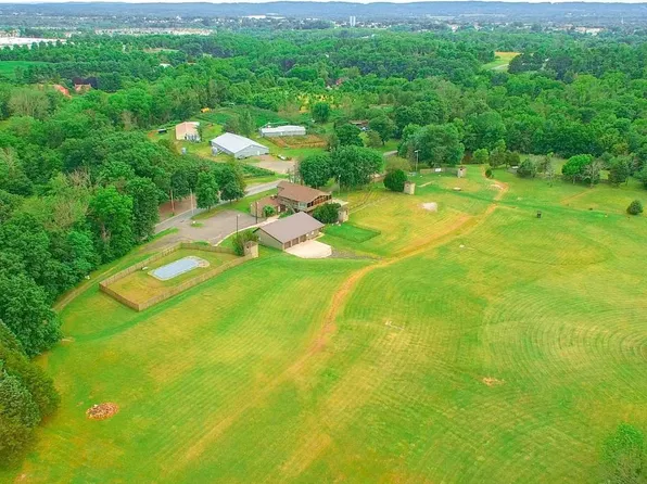 2071 Baus Rd, East Greenville, PA 18041