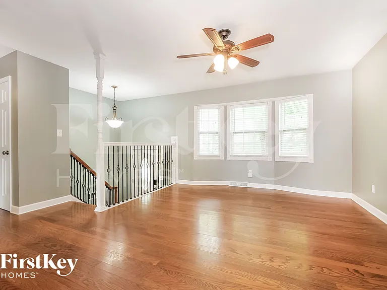 1903 Karlton Way — Photo 5