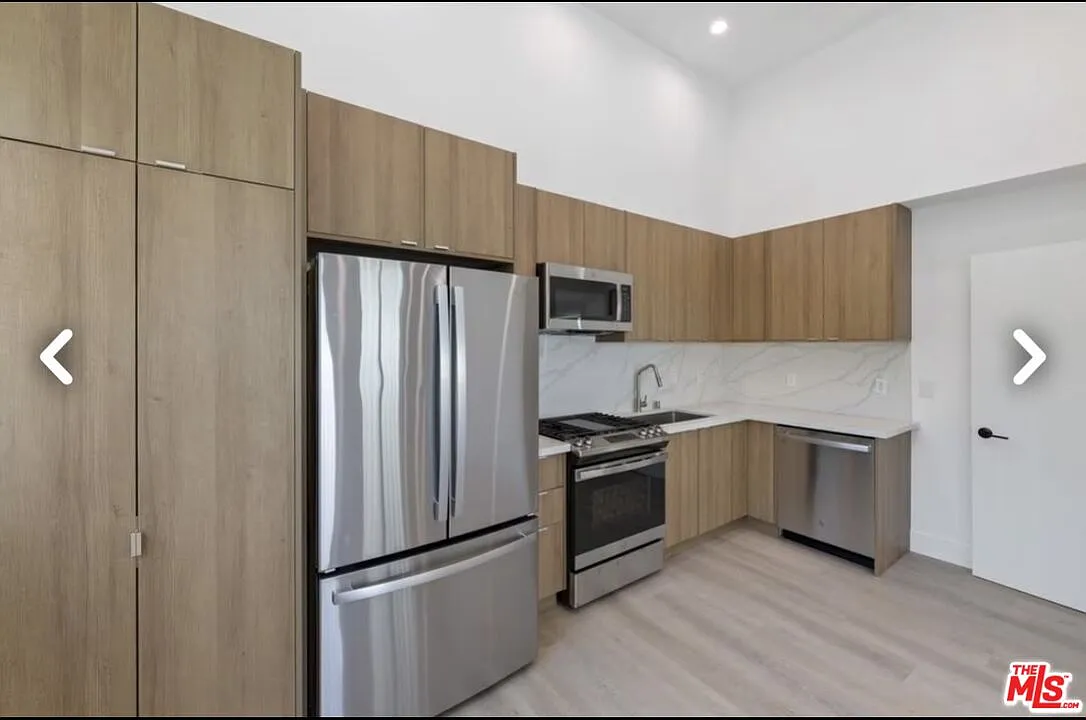 4 bed, 4.0 bath, 2877 sqft, $4,995 — Photo 3