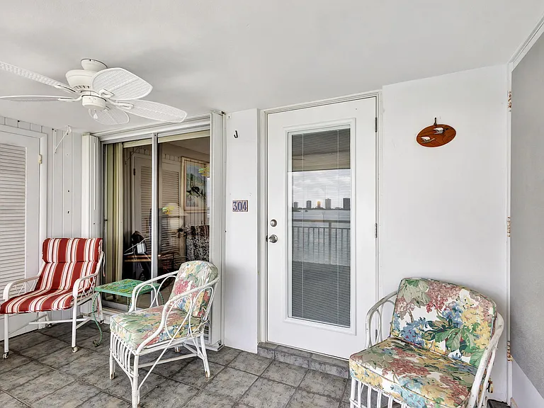 100 Shore Ct #304 — Photo 7