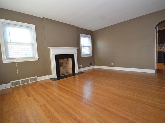 2nd image of 732 Parkway Dr