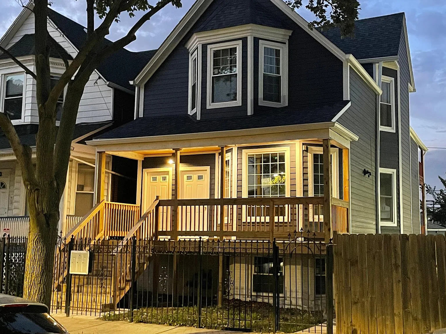 3608 W Wabansia Ave — Photo 2