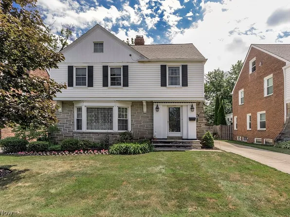 2427 Loyola Rd, University Heights, OH 44118