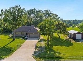 25220 S Blinker Light Rd, Harrisonville, MO 64701