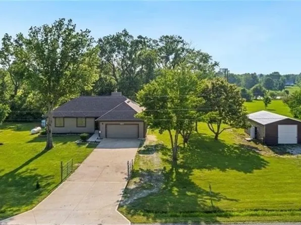 25220 S Blinker Light Rd, Harrisonville, MO 64701