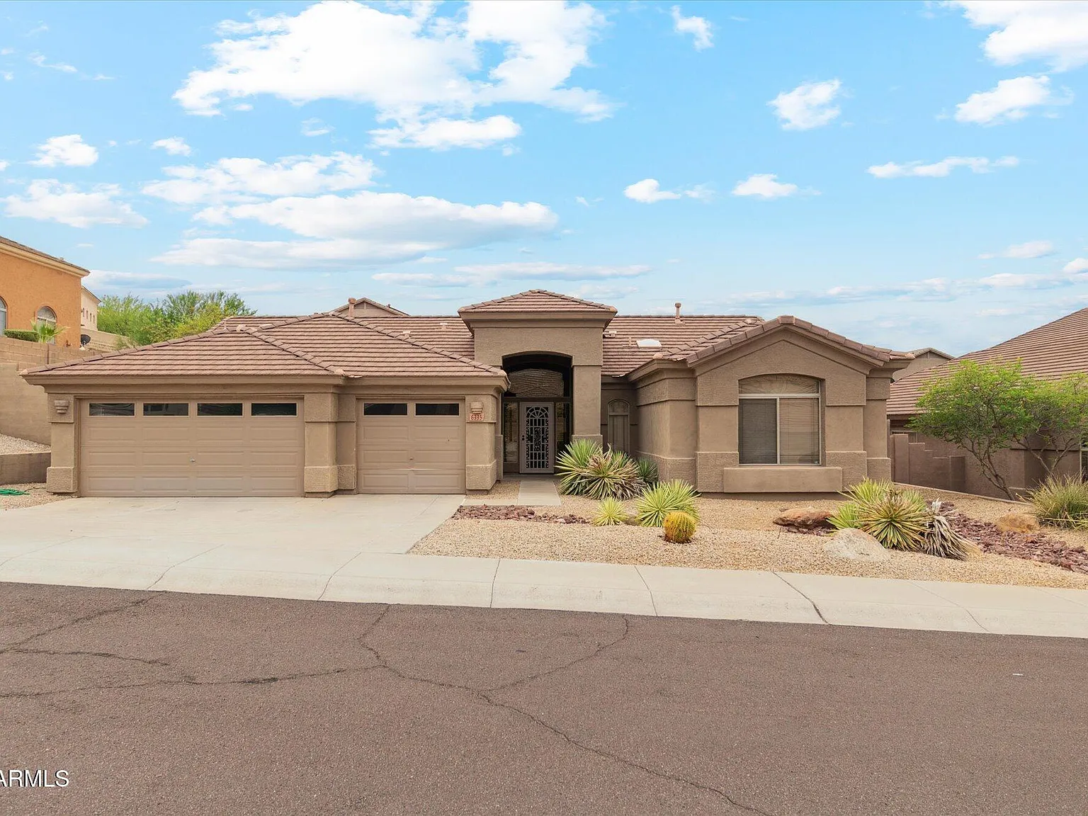 4 bed, 2.0 bath, 2337 sqft, $2,950 — Photo 2