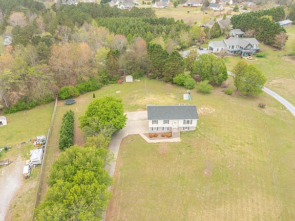 4th image of 1306 McIntire Rd