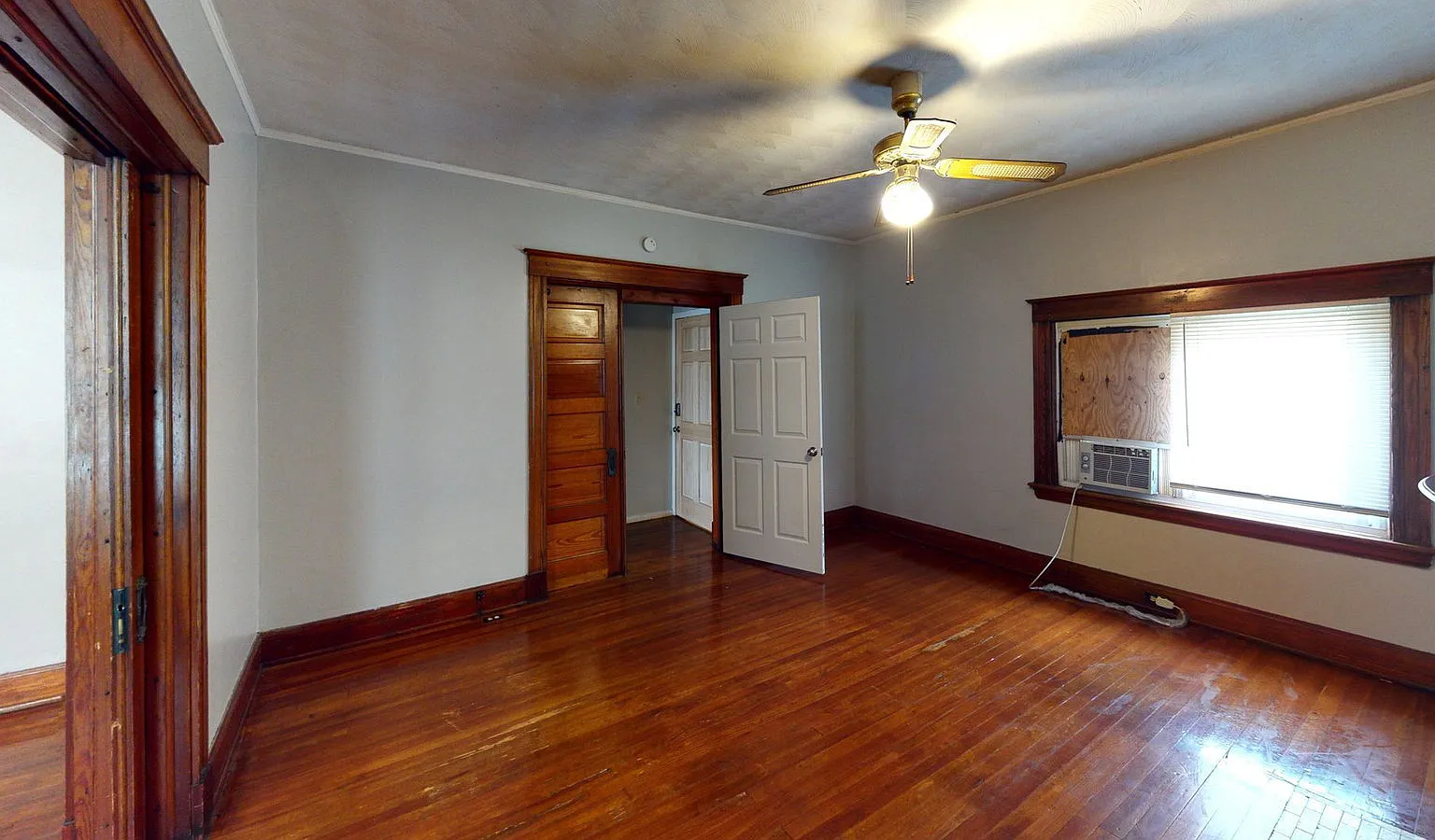 2 bed, 1.0 bath, 1048 sqft, $1,575 — Photo 2