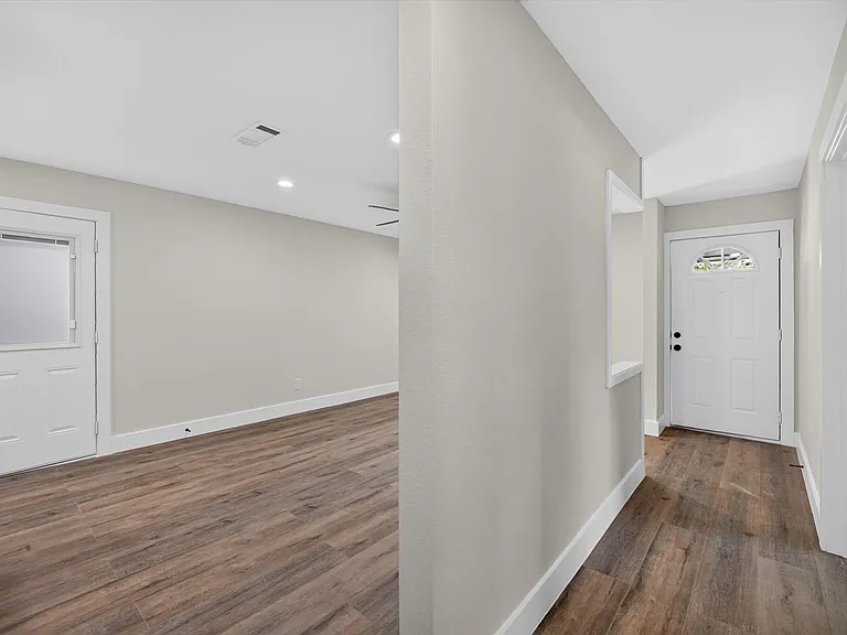 913 Russell Ln — Photo 26