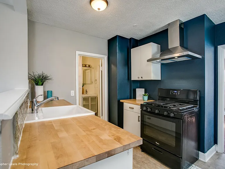 1315 Ames St — Photo 3