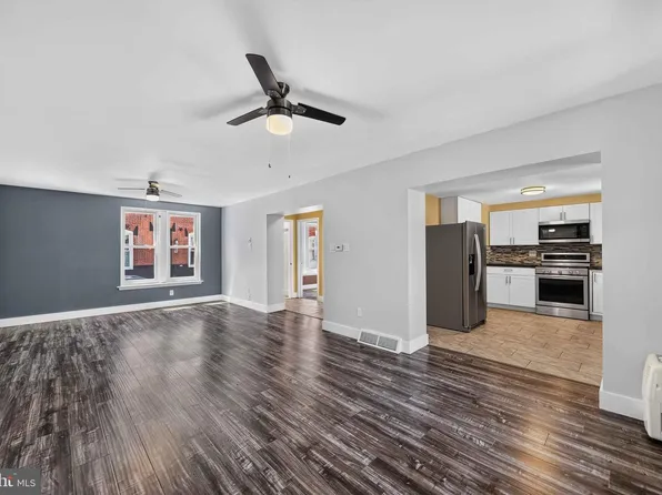 2715 Sears St, Philadelphia, PA 19146