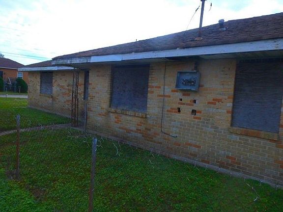 2nd image of 2238 Reynes St