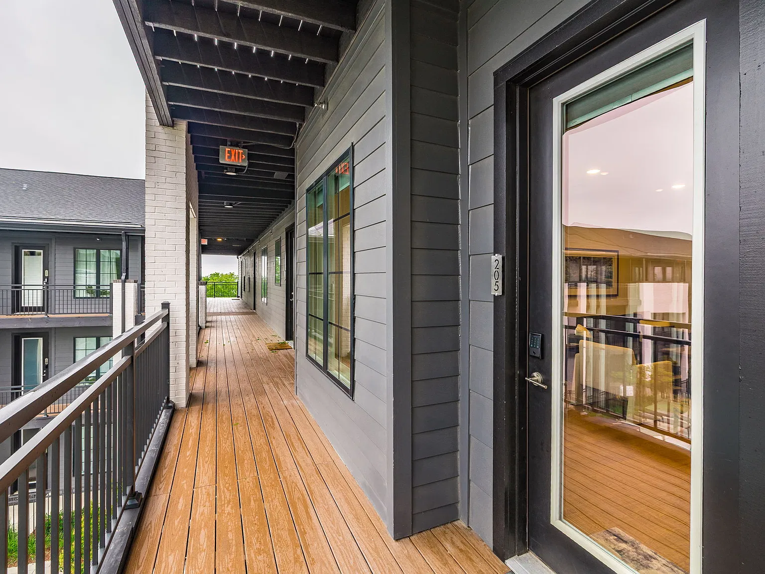 1 bed, 701 sqft, $2,050 — Photo 3
