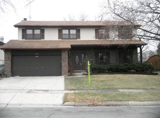 799 Erie Ct, Carol Stream, IL 60188