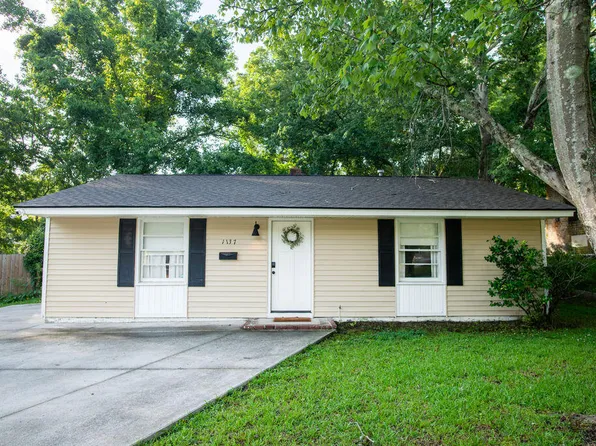 1137 Dickson Ave, Hanahan, SC 29410