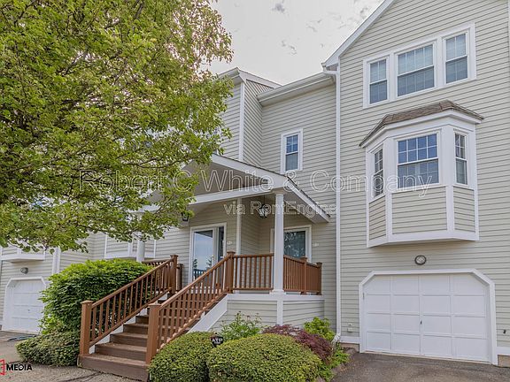 2nd image of 8 Saint Andrews Cir Unit 3