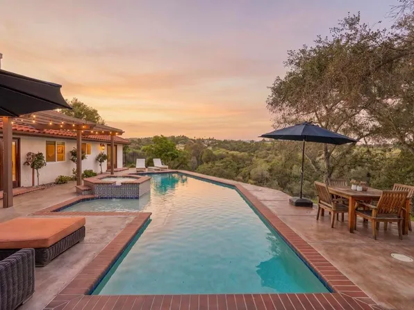 707 S Live Oak Park Rd, Fallbrook, CA 92028