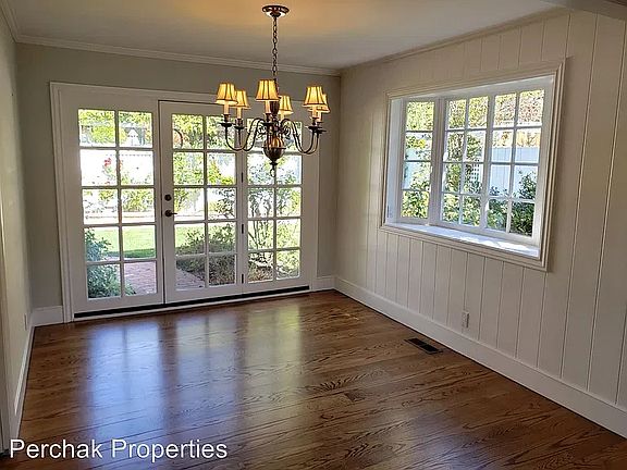 5th image of 1061 Sanders Dr