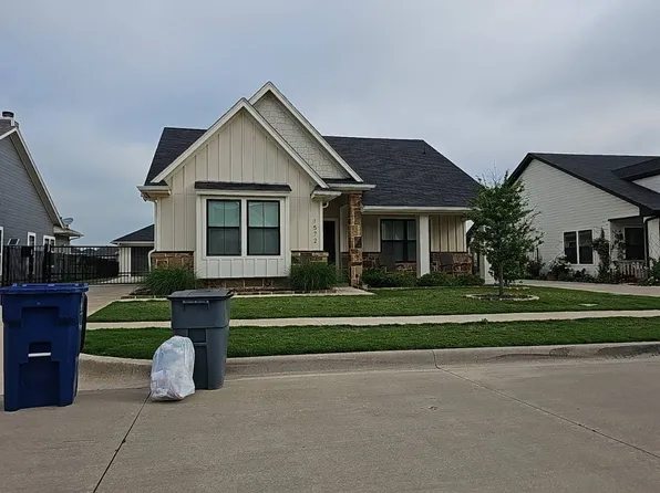 1572 Lizzie Ln, Burleson, TX 76028