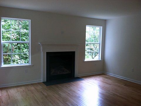 4th image of 2409 Woodland Ln