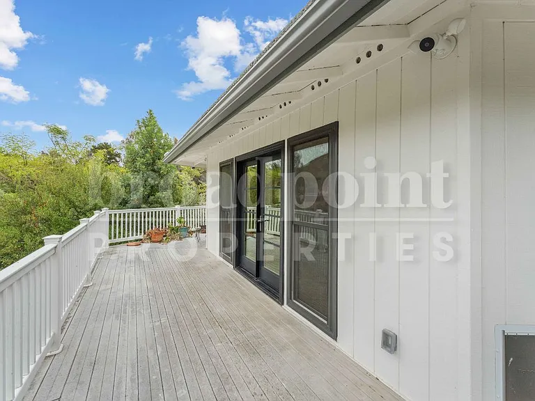 2113 Sleepy Hollow Rd — Photo 29