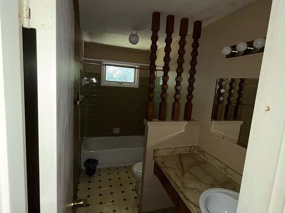 5th image of 204 Harwood Dr