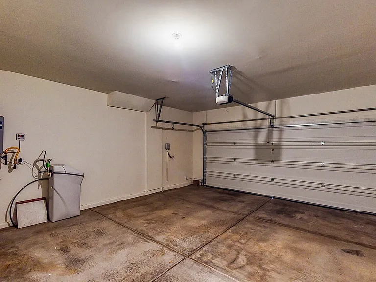 9733 Cluny Ave — Photo 19