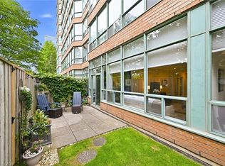 1276 Maple Crossing Blvd #110, Burlington, ON L7S2J9