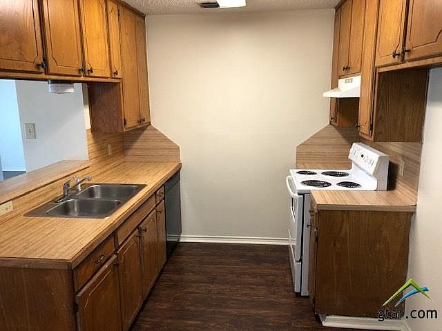 2nd image of 3754 Oak Hill Dr