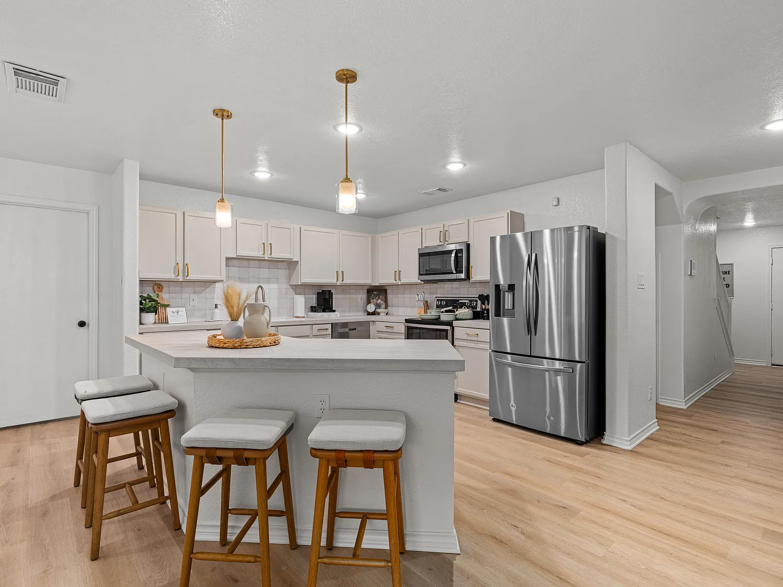 4 bed, 3.0 bath, 2856 sqft, $832 — Photo 4