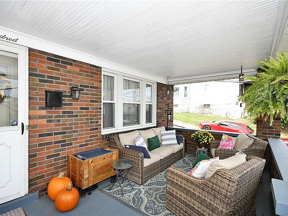 3rd image of 900 Woodbourne Ave