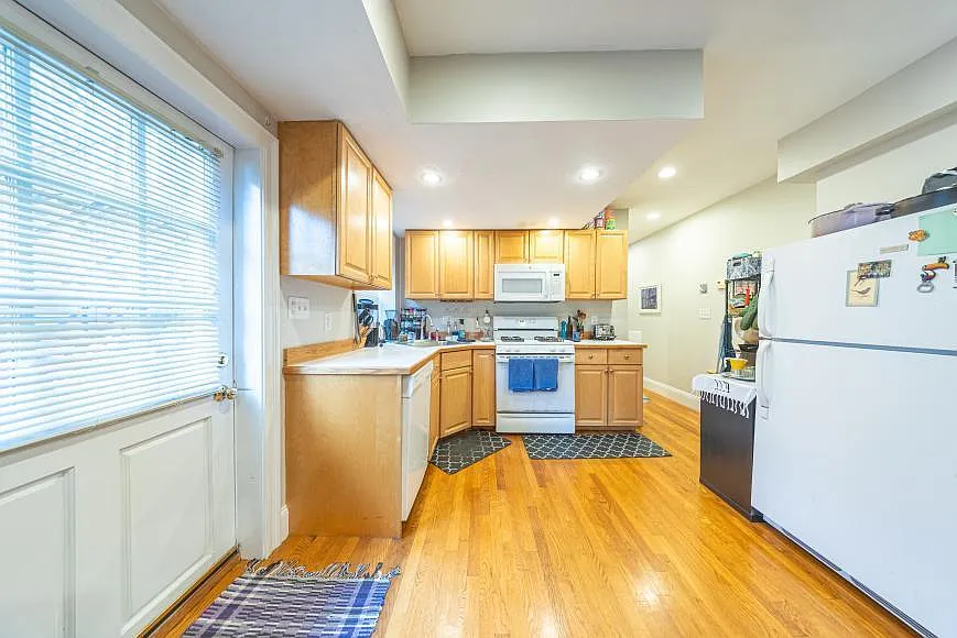 2 bed, 9999 sqft, $3,495 — Photo 1