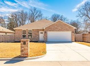309 Phillips St, Cleburne, TX 76033