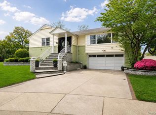 916 Lawrence Court, North Woodmere, NY 11581