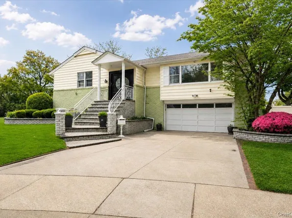 916 Lawrence Court, North Woodmere, NY 11581